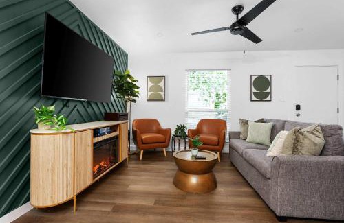South Lamar Casa | Walk to Zilker Park & SoCo - Austin's Best