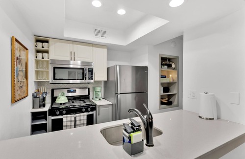 Clarksville Apartamento | Walkable 1st-Floor Austin Stay – King Bed, Pet Friendly, Free Parking, Sleeps 10