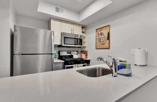 Clarksville Apartamento | Walkable 2Bedroom Austin Stay-King Bed,Pet Friendly,Free Parking,Pool,Sleeps10
