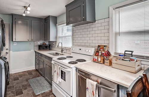 Plaza Midwood Casa | ★Walkable 2BR Plaza Midwood Bungalow★ Free Parking