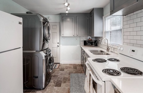Plaza Midwood Casa | ★Walkable 2BR Plaza Midwood Bungalow★ Free Parking