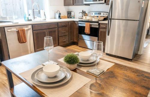 Vernon Casa | Walkable Apt Next to Restaurants, Bars, and Shops!