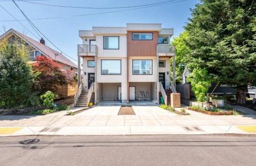 Vernon Casa | Walkable Apt Next to Restaurants, Bars, and Shops!