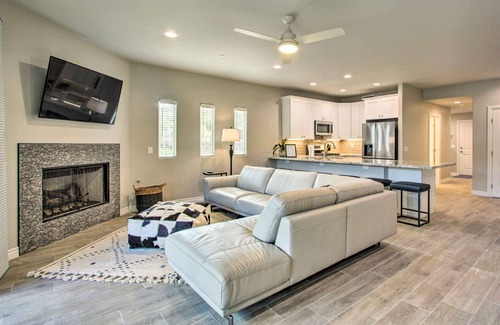 Cave Creek Casa | Walkable Cave Creek Townhome w/ Private Patio!