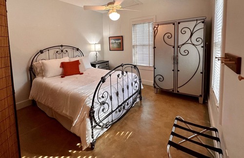 Rosedale Cabaña | Walkable Central Austin Cottage