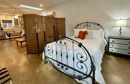 Rosedale Cabaña | Walkable Central Austin Cottage