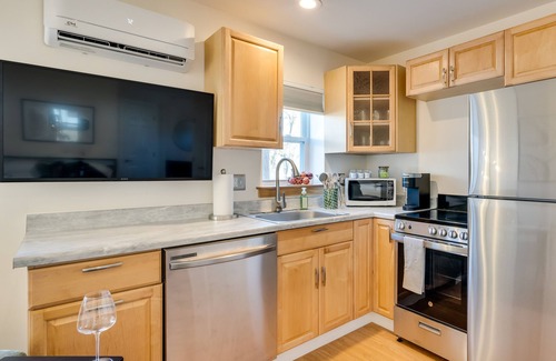 Downingtown Apartamento | Walkable Downingtown Studio w/ Spacious Deck