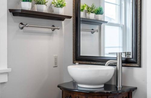 Columbus Apartamento | Walkable Downtown Columbus Historic Home, FREE Bikes to use