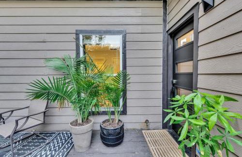 Govalle Casa | Walkable East Austin Oasis with Jacuzzi and Golf