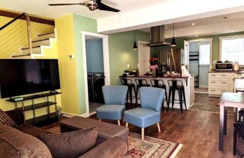 Downtown Buffalo Casa | Walkable Elmwood Cottage, No Chores 2Bath 2BR 2Car