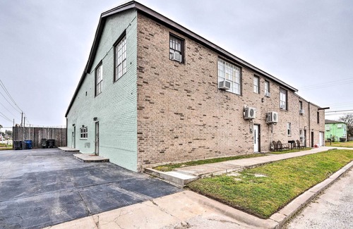 Galveston Apartamento | Walkable Galveston Apartment w/ Hot Tub Access
