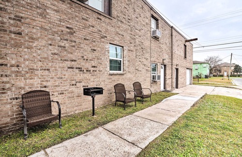 Galveston Apartamento | Walkable Galveston Apartment w/ Hot Tub Access