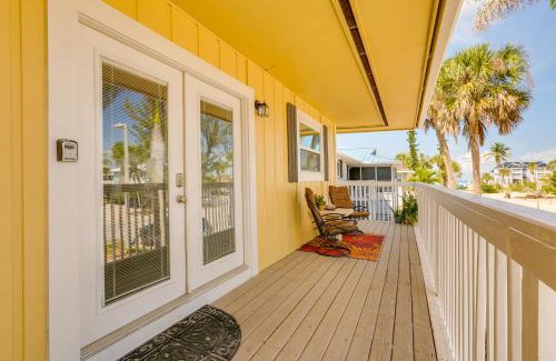 Mid Island Apartamento | Walkable Gulf-View Getaway in Fort Myers Beach!