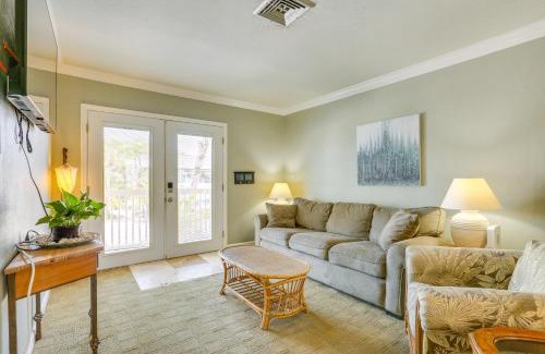Mid Island Apartamento | Walkable Gulf-View Getaway in Fort Myers Beach!