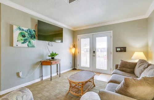 Mid Island Apartamento | Walkable Gulf-View Getaway in Fort Myers Beach!