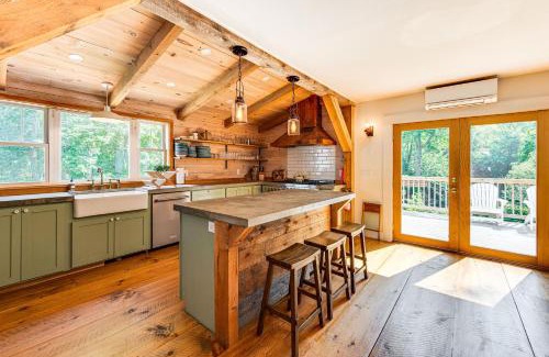 North Woodstock Casa | Walkable North Woodstock Home on Main Street!