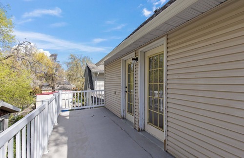 South Central Casa | Walkable private 2 bdrm suite w shared entry, kitchenette, bathroom