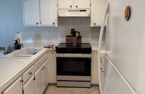 Baristo Condominio | Walkable to Downtown Palm Springs - 2 Bed Condo with Pool & Spa, AC, Workspace