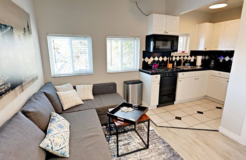 Golden Hill Apartamento | Walkable to Downtown, NEW Jacuzzi, Fire pit, Outdoor Kitchen w Built in BBQ (F)
