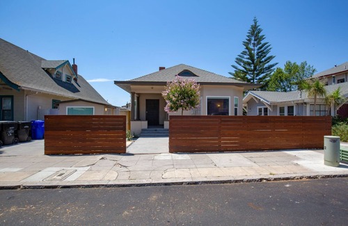 Golden Hill Apartamento | Walkable to Downtown, NEW Jacuzzi, Fire pit, Outdoor Kitchen w Built in BBQ (F)