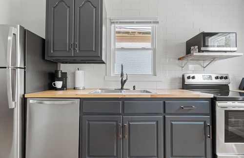 West Central Casa | Walkable to Downtown FW & Electric Works!