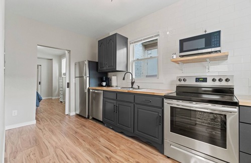 West Central Casa | Walkable to Downtown FW & Electric Works!