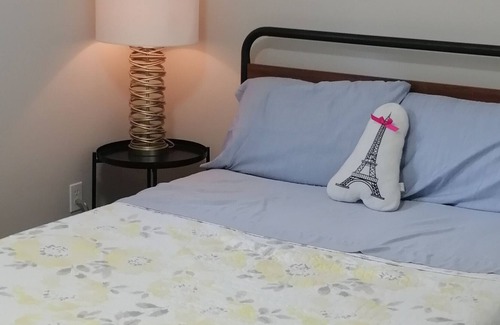 West Henrietta Apartamento | Walkable to RIT / comfortable stay