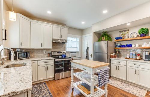 Zelienople Casa | Walkable Zelienople Home with Patio and Grill!
