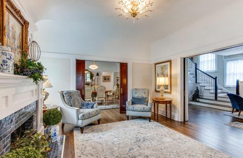 Zelienople Casa | Walkable Zelienople Home with Patio and Grill!