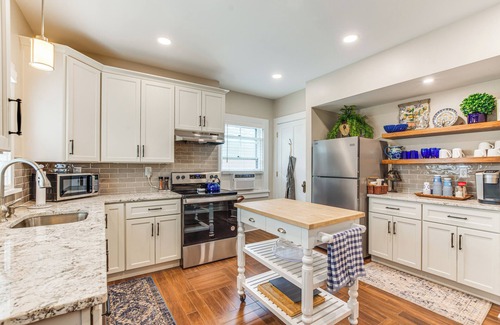 Zelienople Casa | Walkable Zelienople Home w/ Patio & Grill!