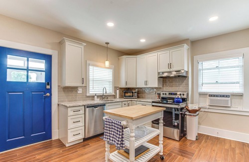 Zelienople Casa | Walkable Zelienople Home w/ Patio & Grill!