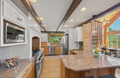 Walker Lake Cabina | Walker Lake Lodge | Right Near Walker Lake + Hot Tub!
