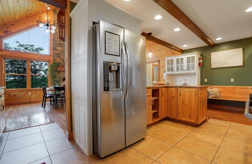 Walker Lake Cabina | Walker Lake Lodge | Right Near Walker Lake + Hot Tub!
