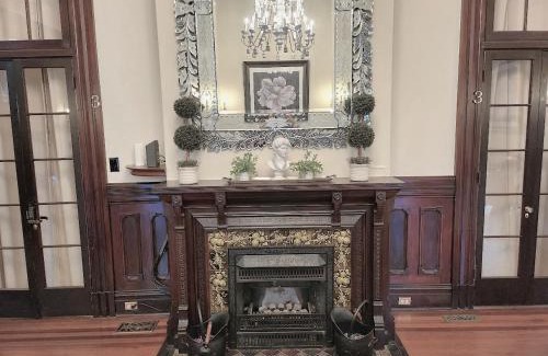 Faubourg Livaudais Casa | Walker Mansion on St Charles Ave - Unit 3