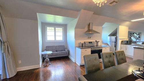 Faubourg Livaudais Apartamento | Walker Mansion on St Charles Ave - Unit 6