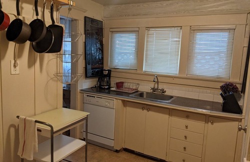 Queen Anne Casa | Walker's paradise, Safe, Quiet, charming,1Free Permited street parking infront.