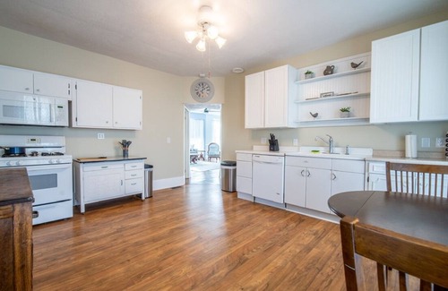 Norfork Casa | Walking Dis. To Pub/River/Food -Liberty Manor in Norfork, AR *FISHERMEN GETAWAY*