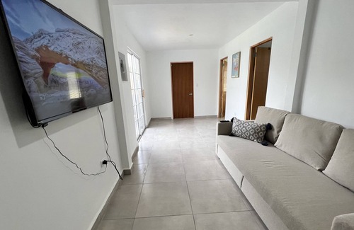 Camaceyes Casa | Walking distance to Crash Boat