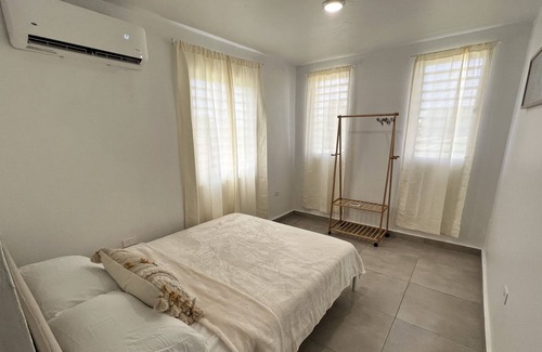 Camaceyes Casa | Walking distance to Crash Boat