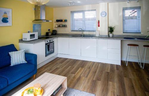 Bury St Edmunds Casa | Walking distance to hospital and town with free off-road parking