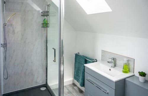 Bury St Edmunds Casa | Walking distance to hospital and town with free off-road parking