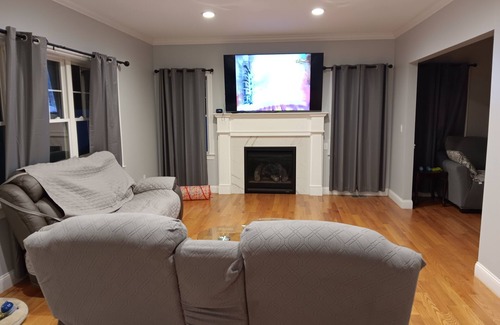 Plainedge Casa | Walking distance Golf Course 4-bedroom house with Living Dining and Family Room