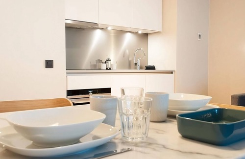 Jewish Quarter Casa | Walking Distance to Grote Markt! Family-friendly Property, City Views & Kitchen!