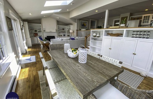 Katama Casa | Walking distance to downtown Edgartown w Heated Pool and Guest House!