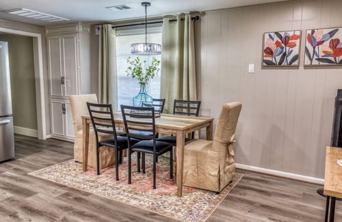 Brenham Casa | Walking distance to historic downtown Brenham!