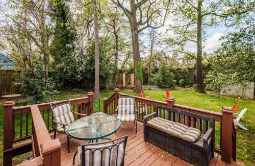 Commonwealth Park Casa | Walking distance to restaurants bars and breweries
