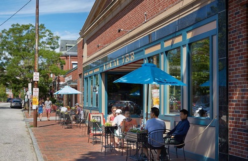 Parkside Apartamento | Walking distance to Square, Portland Maine Downtown, and the Old Port