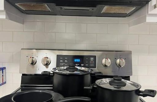 Winnipeg Casa | Walking distance to St Boniface, ample parking