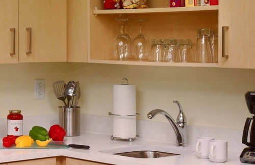 Chesterfield Casa | Walking distance to Chesterfield Mall! W/ Pool, BBQ, Picnic & Sports Facilities!