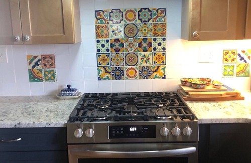 Plum Casa | Walking Distance to US Open 0.5 Mi-Ranch House w/ parking, 2-bedroom w/ AC, WiFi